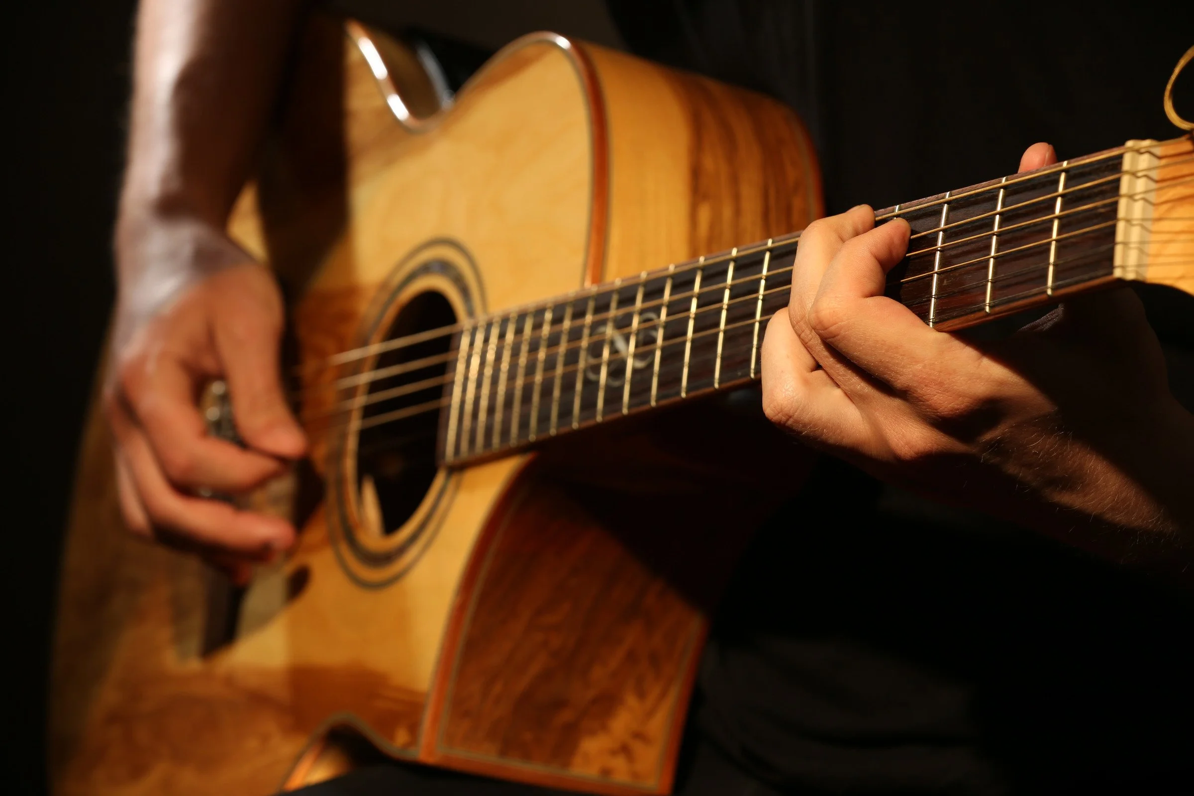 guitar-card-bg.webp